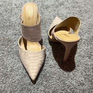 Light pink/nude suede Express heels!